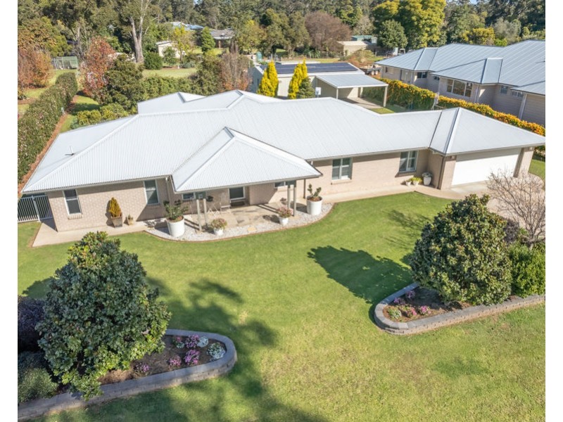 15 Bass Street, Cabarlah QLD 4352