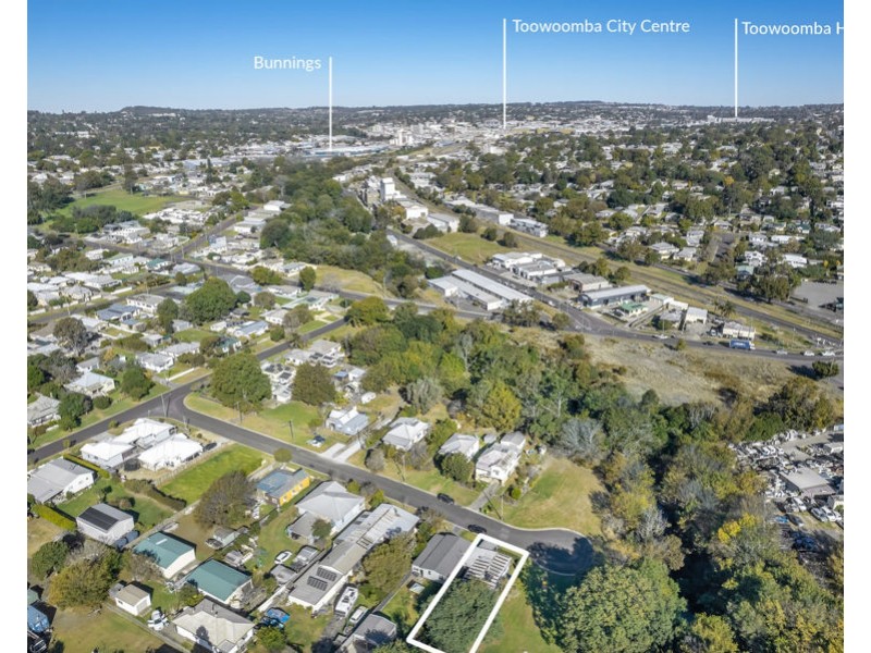 9 Glasgow Street, North Toowoomba QLD 4350