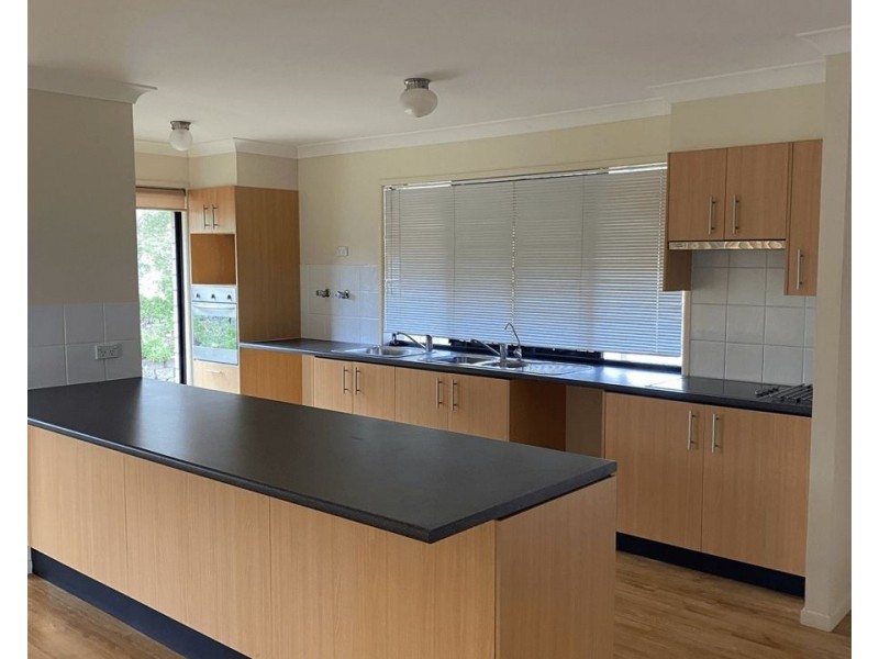 8 Petria Court, Meringandan QLD 4352