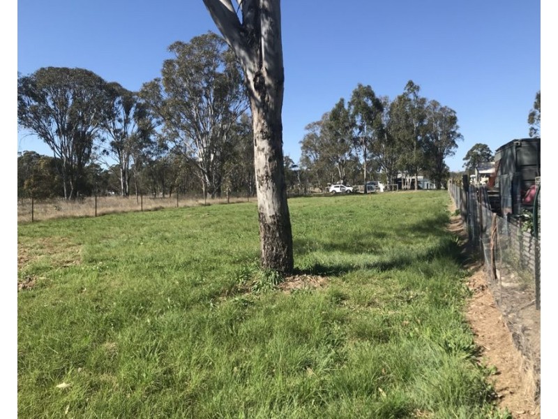 8 Chas Road, Crows Nest QLD 4355