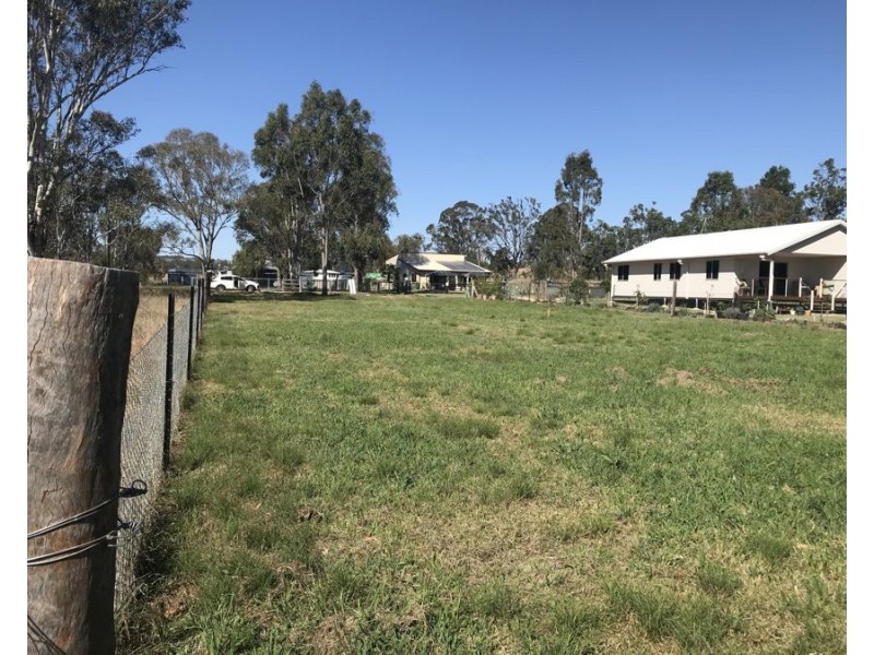 8 Chas Road, Crows Nest QLD 4355