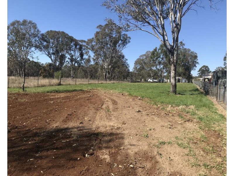 8 Chas Road, Crows Nest QLD 4355