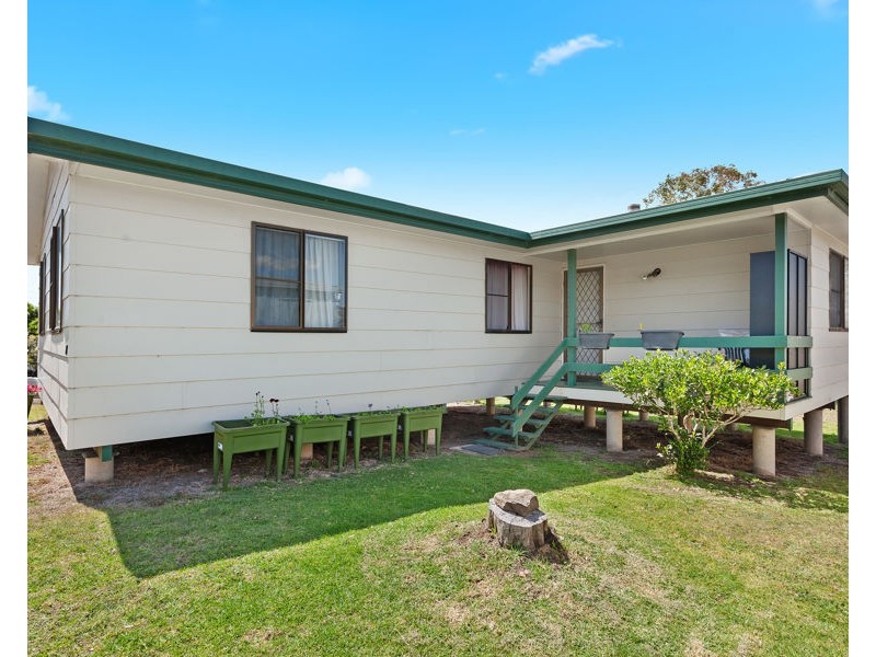 27 Railway Terrace, Crows Nest QLD 4355