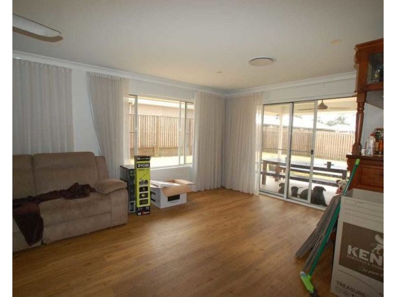 6 Truman Avenue, Highfields QLD 4352