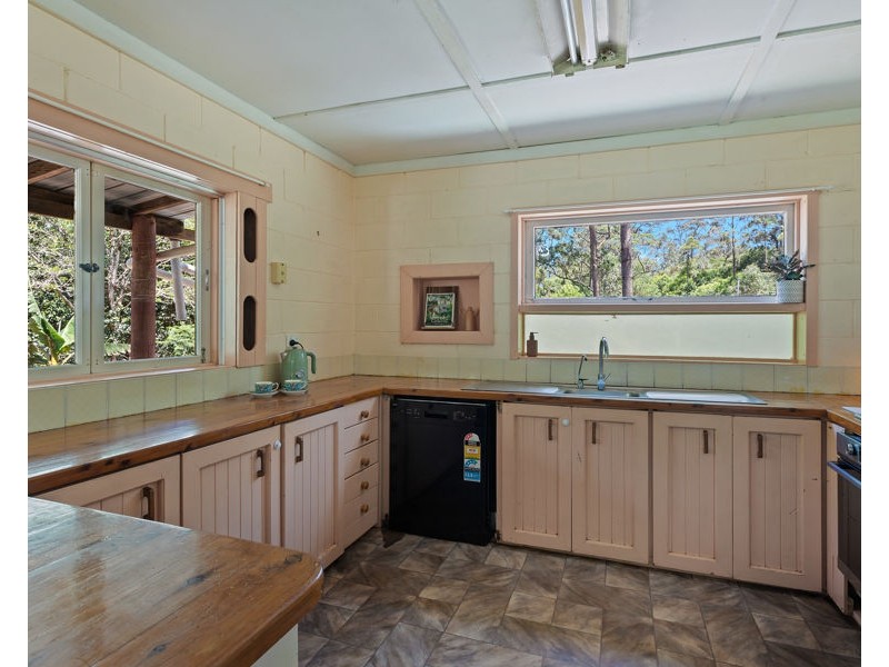 203 Post Office Road, Ravensbourne QLD 4352