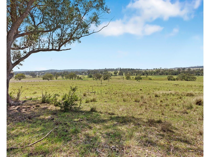 L123 New England Highway, Crows Nest QLD 4355