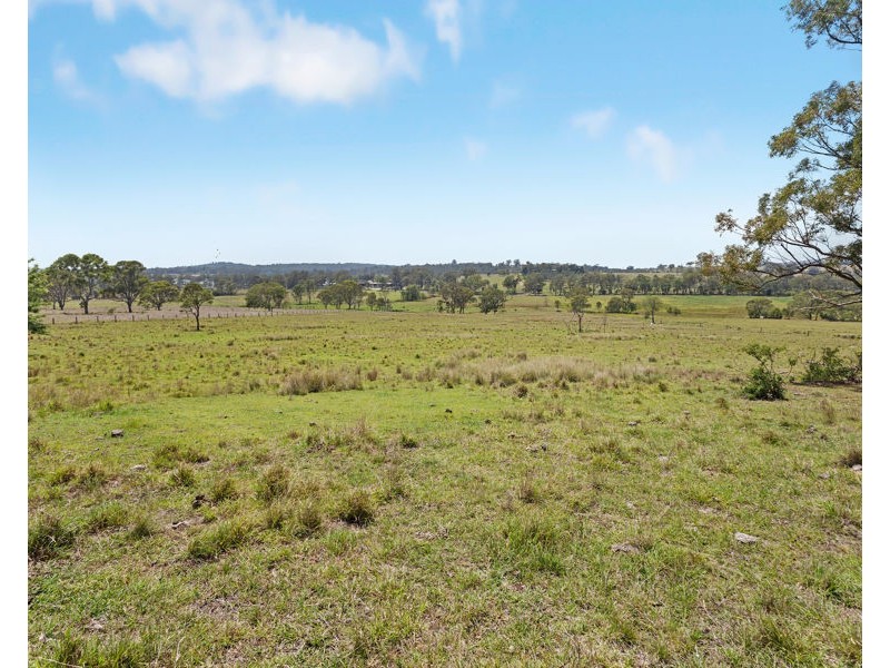 L123 New England Highway, Crows Nest QLD 4355