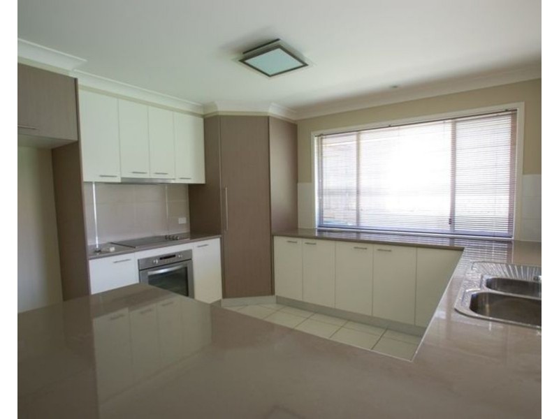 11 Trevean Drive, Kleinton QLD 4352