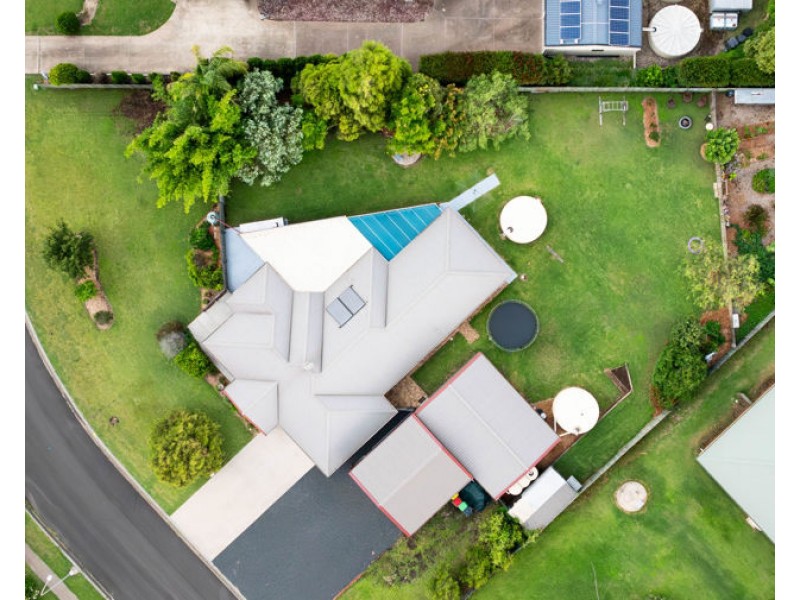 51 Phipps Drive, Meringandan West QLD 4352