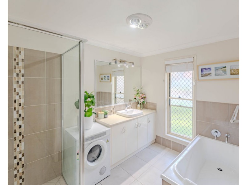 51 Phipps Drive, Meringandan West QLD 4352