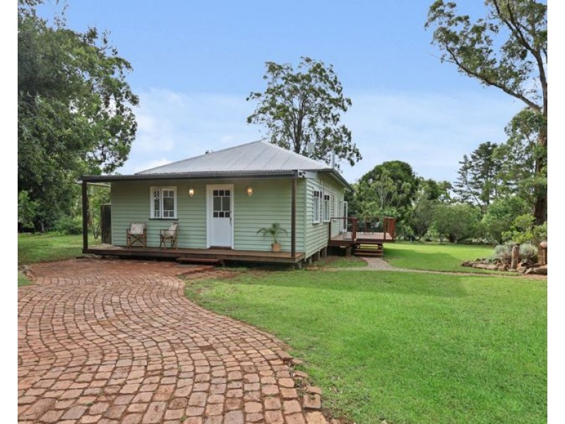 131 Brennan Road, Hampton QLD 4352