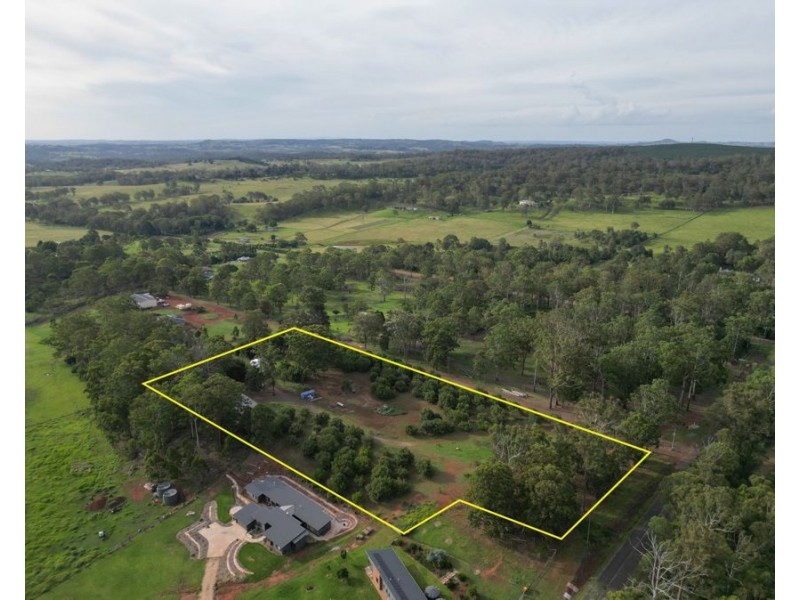 131 Brennan Road, Hampton QLD 4352