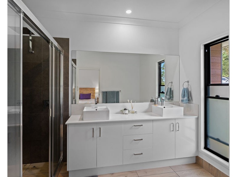 10 Kay Ann  Court, Hampton QLD 4352