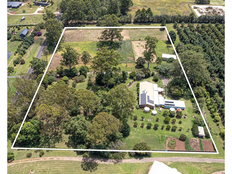 100 Brennan Road, Hampton QLD 4352