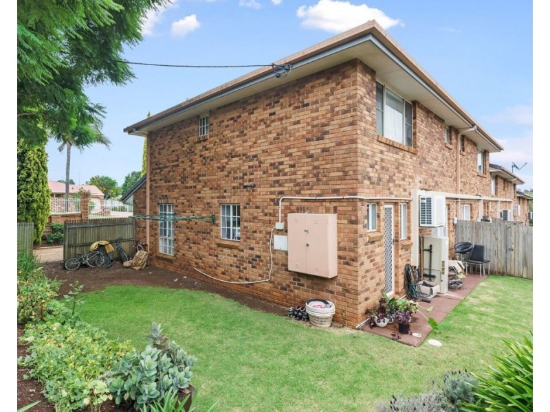 1/2 – 6 Roser Close, Kearneys Spring QLD 4350