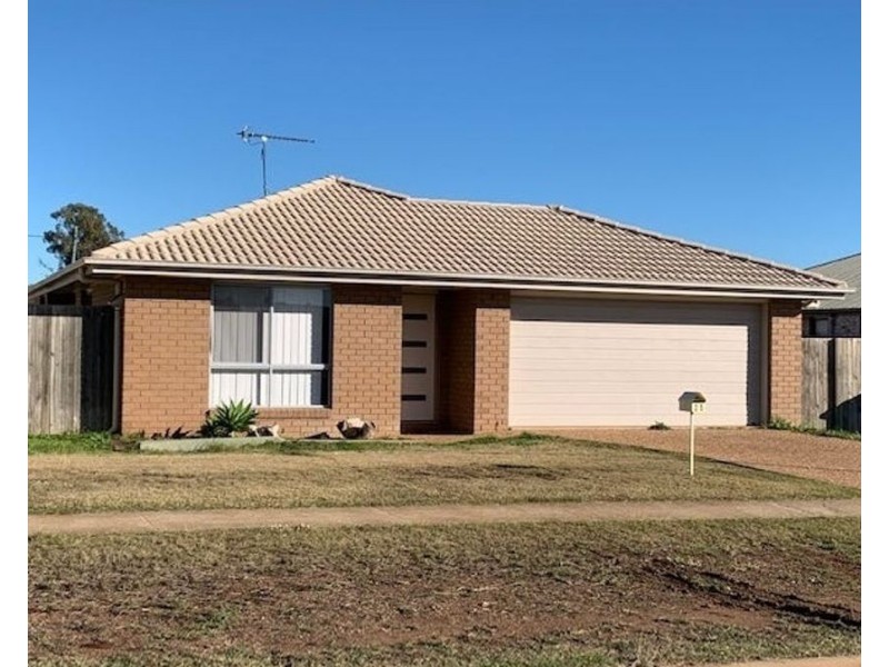 25 Berghofer Drive, Oakey QLD 4401