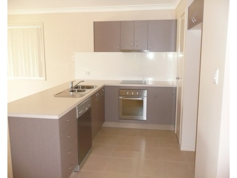 25 Berghofer Drive, Oakey QLD 4401