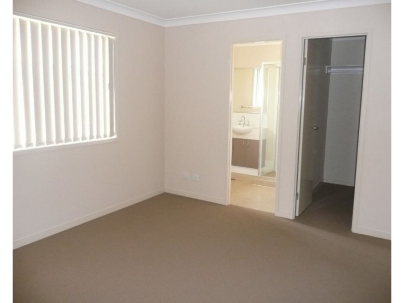 25 Berghofer Drive, Oakey QLD 4401