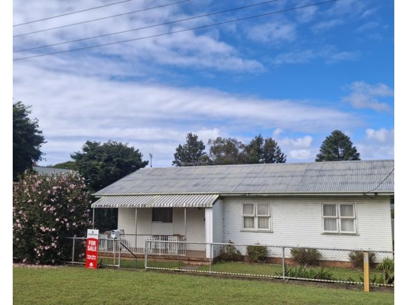 31 Curnow Street, Crows Nest QLD 4355
