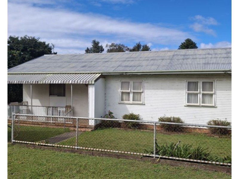 31 Curnow Street, Crows Nest QLD 4355