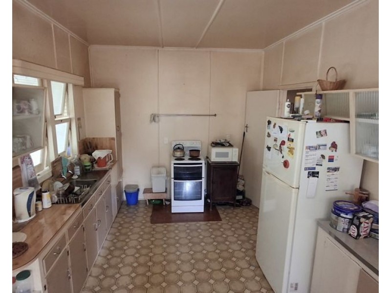 31 Curnow Street, Crows Nest QLD 4355