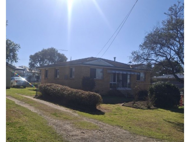 4 Lalor Street, Crows Nest QLD 4355