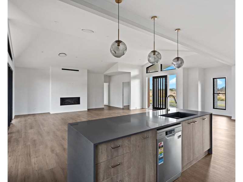 32 Steinberg Road, Highfields QLD 4352