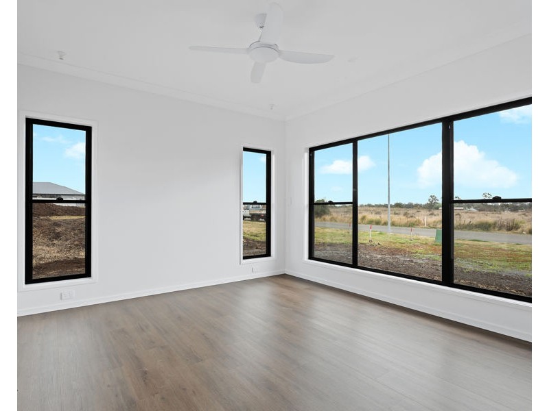 32 Steinberg Road, Highfields QLD 4352