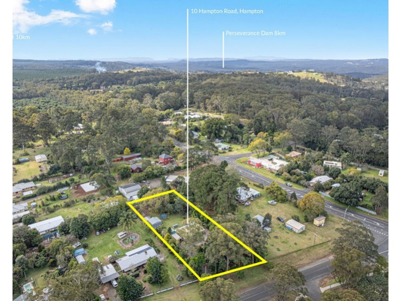 10 Hampton Road, Hampton QLD 4352