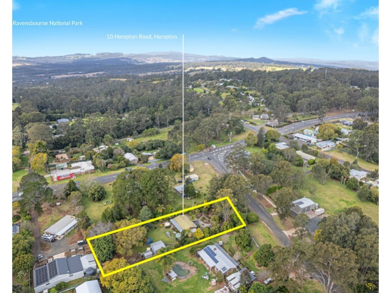 10 Hampton Road, Hampton QLD 4352