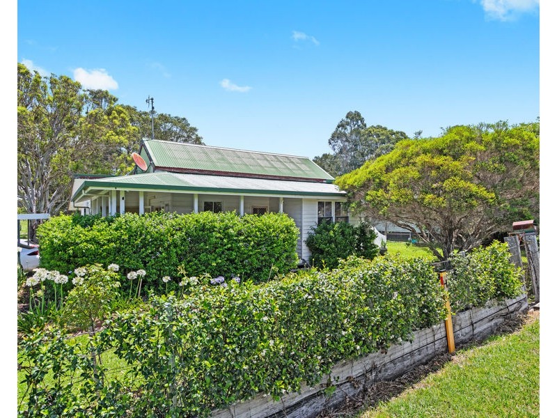 13 Devoncourt Road, Crows Nest QLD 4355