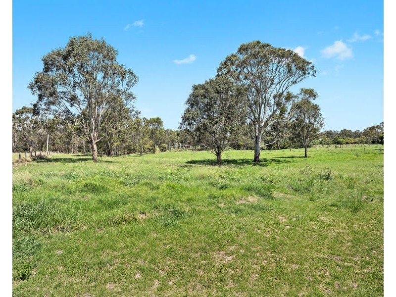 13 Devoncourt Road, Crows Nest QLD 4355