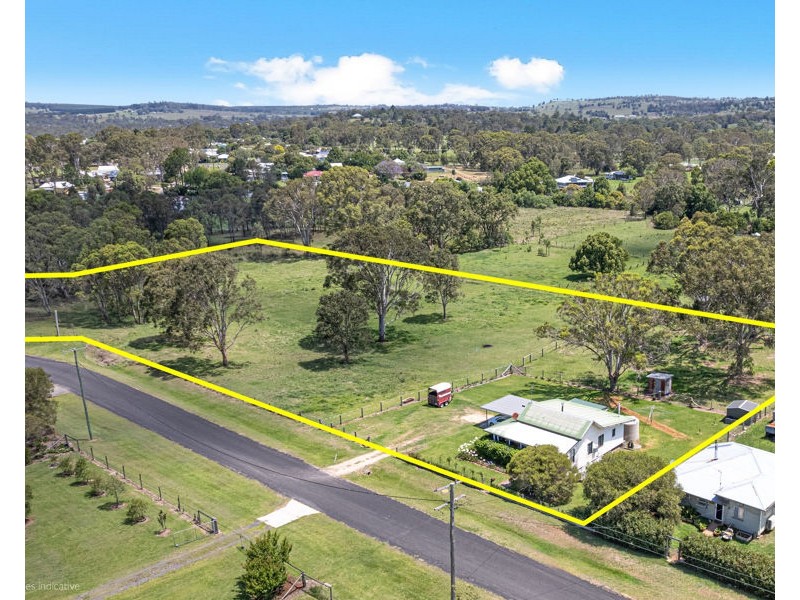 13 Devoncourt Road, Crows Nest QLD 4355