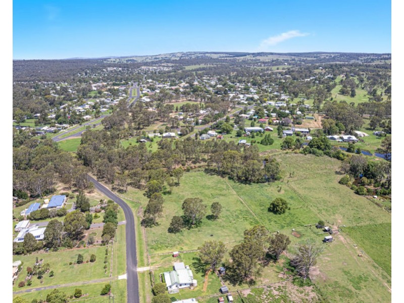 13 Devoncourt Road, Crows Nest QLD 4355