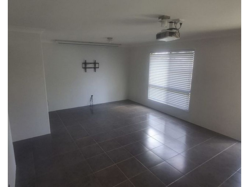 8 Kurrajong Court, Meringandan West QLD 4352