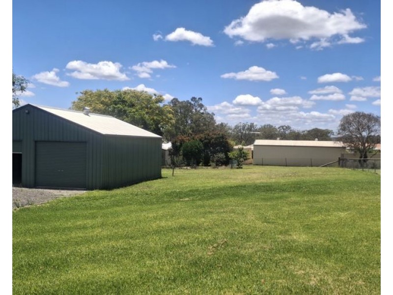 8 Kurrajong Court, Meringandan West QLD 4352