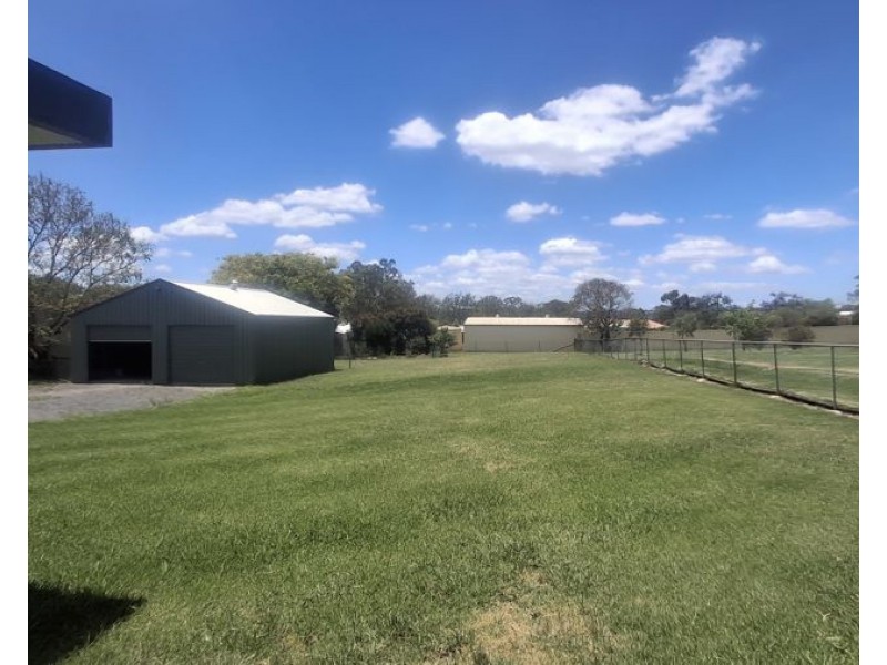 8 Kurrajong Court, Meringandan West QLD 4352