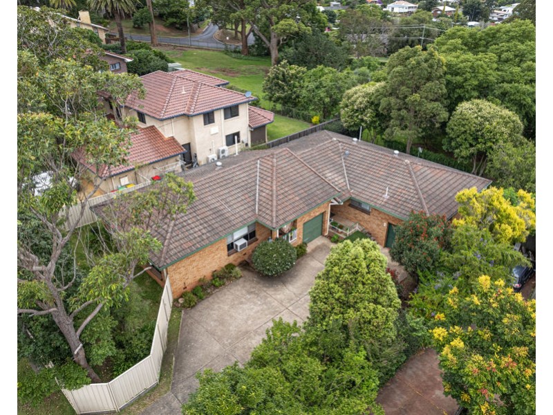 Unit 1 & 2 8 Spies Court, Mount Lofty QLD 4350