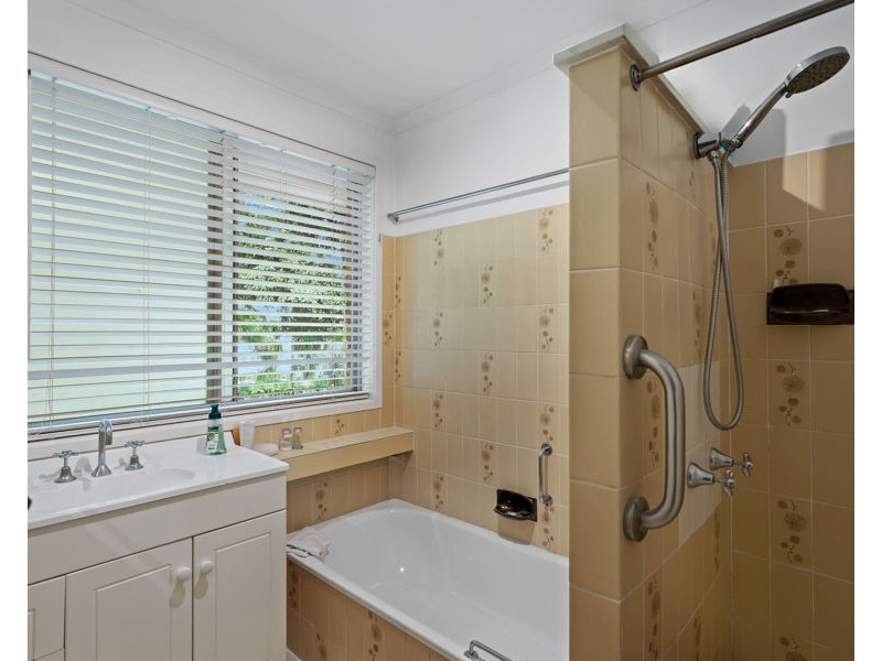 Unit 1 & 2 8 Spies Court, Mount Lofty QLD 4350