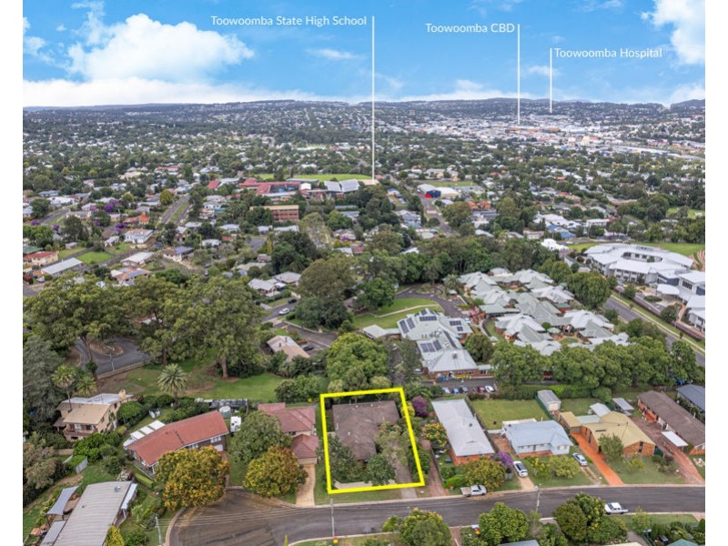 Unit 1 & 2 8 Spies Court, Mount Lofty QLD 4350