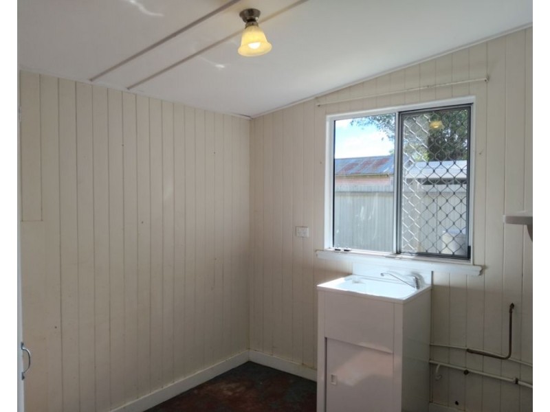 2/149 Anzac Avenue, Newtown QLD 4350