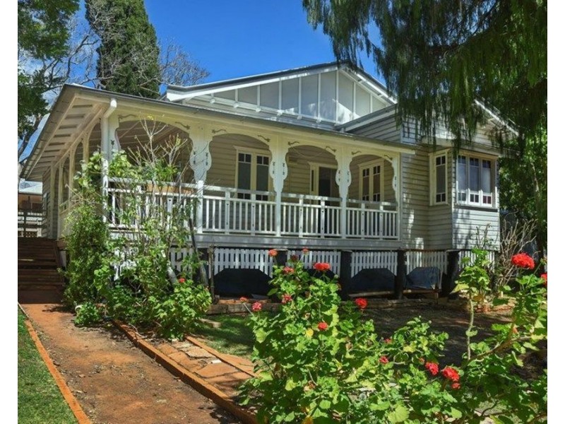 62 Hogg Street, Rockville QLD 4350