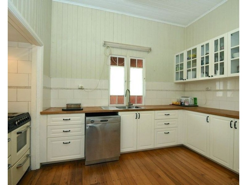 62 Hogg Street, Rockville QLD 4350