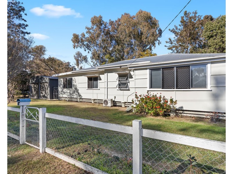 15 Tyrrell Street, Oakey QLD 4401