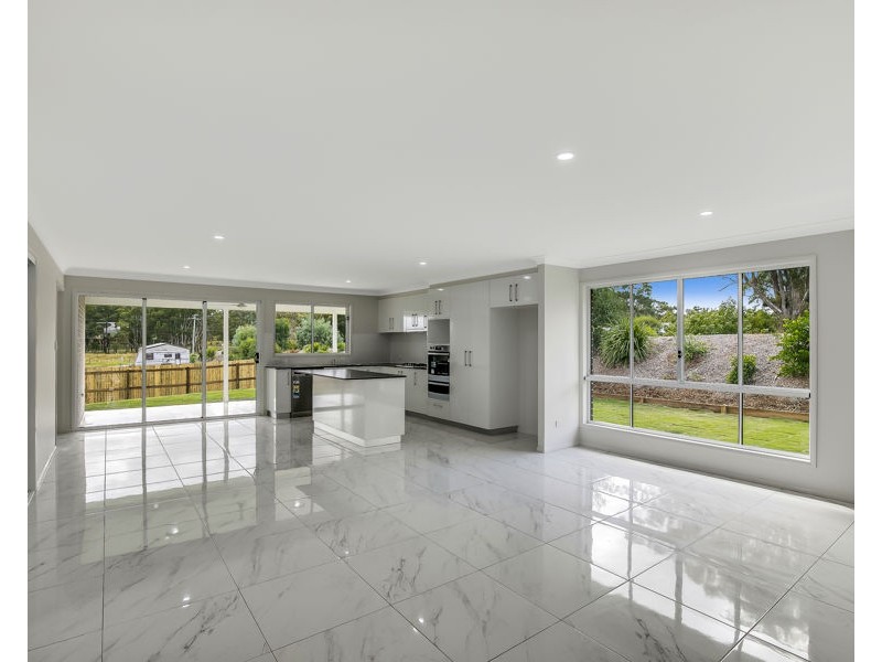 2 Cedarwood Drive, Crows Nest QLD 4355