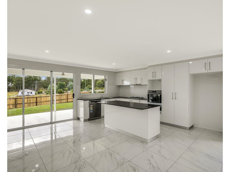 2 Cedarwood Drive, Crows Nest QLD 4355