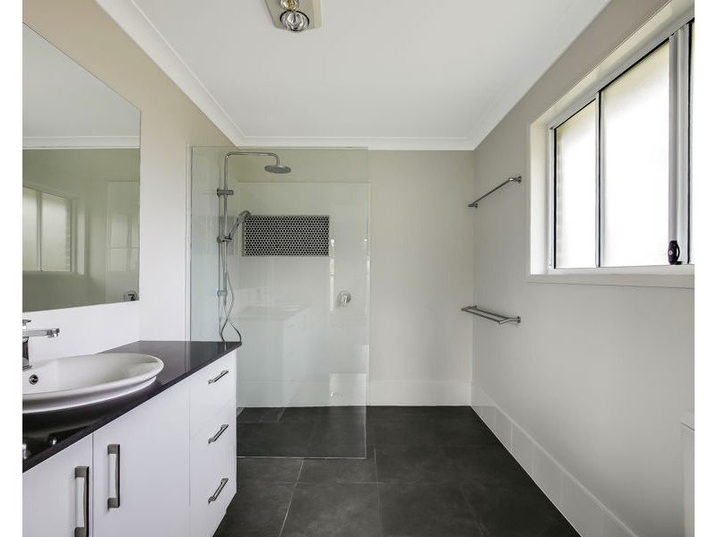 2 Cedarwood Drive, Crows Nest QLD 4355
