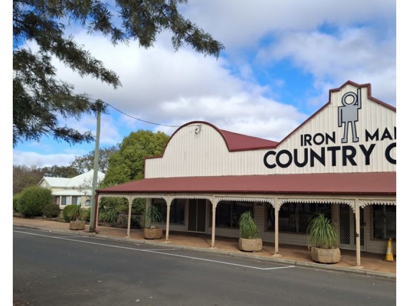 109 Mocatta Street, Goombungee QLD 4354
