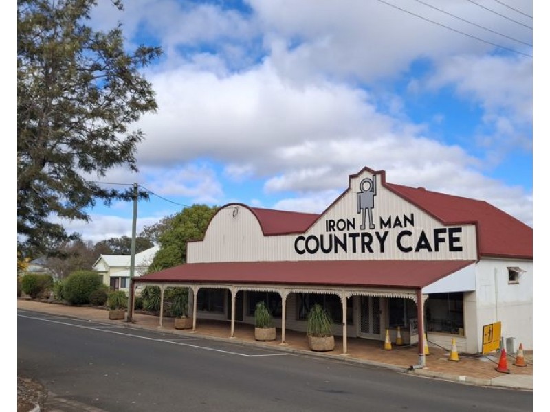 109 Mocatta Street, Goombungee QLD 4354