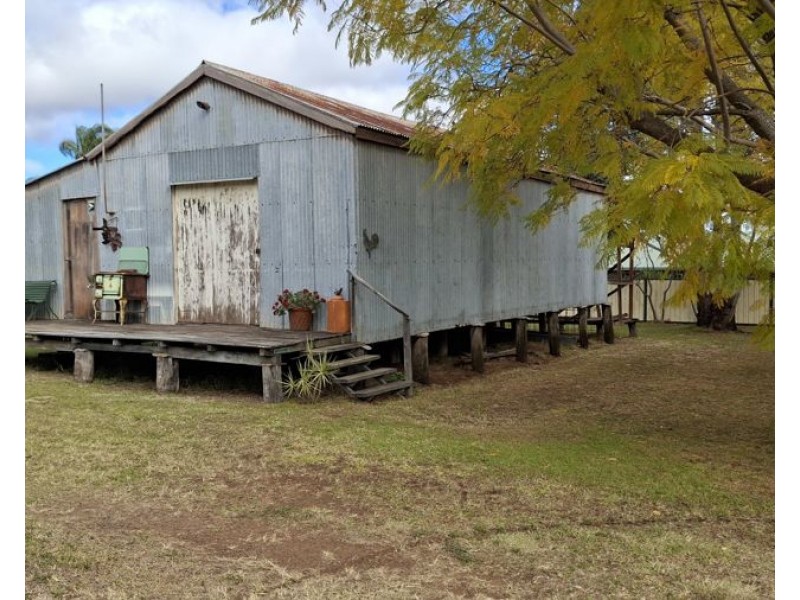 109 Mocatta Street, Goombungee QLD 4354